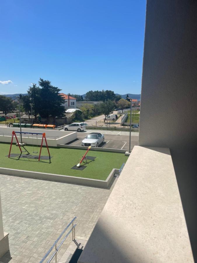 Apartment Diana Zara Parking Free Екстериор снимка