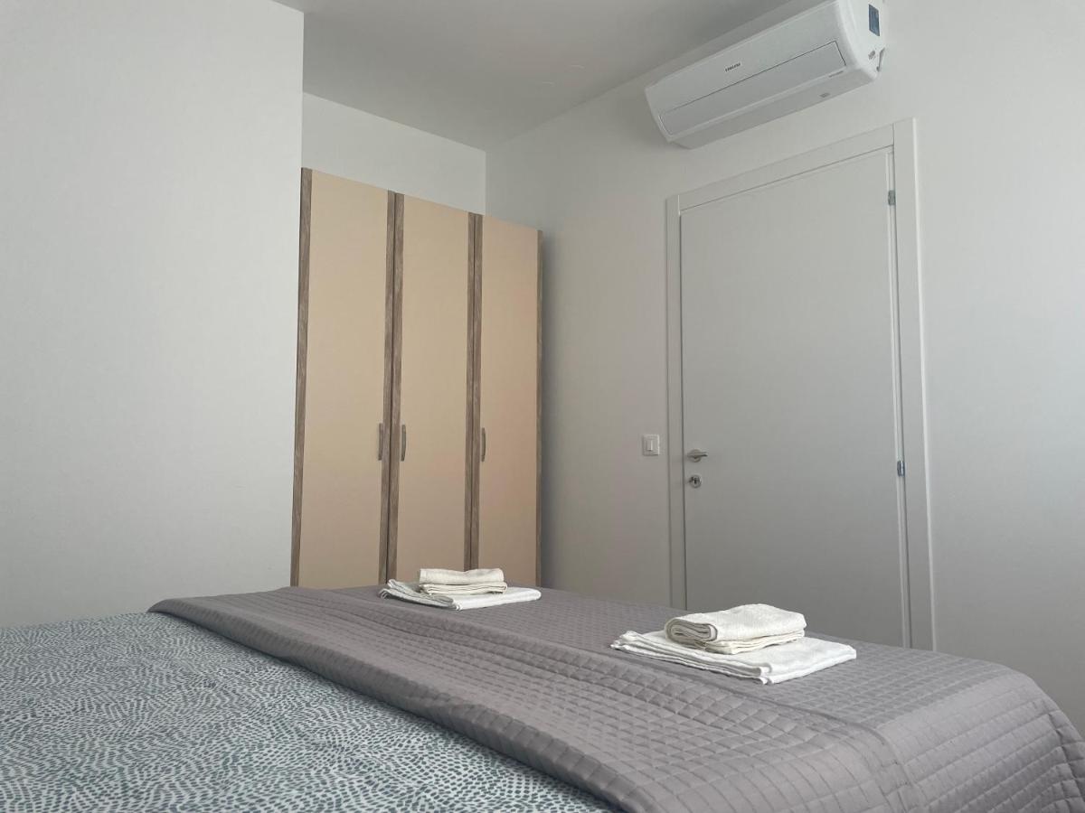 Apartment Diana Zara Parking Free Екстериор снимка