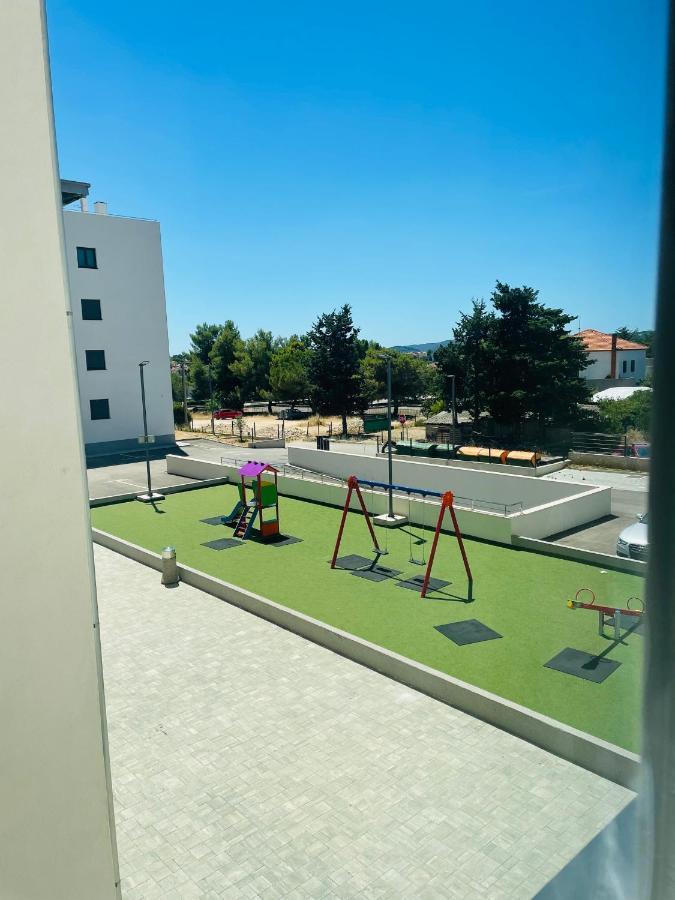 Apartment Diana Zara Parking Free Екстериор снимка