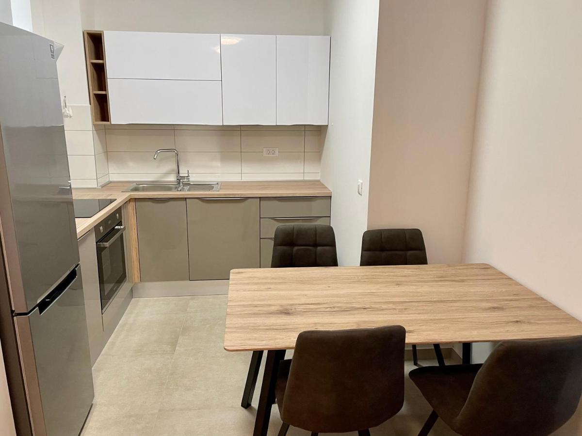 Apartment Diana Zara Parking Free Екстериор снимка