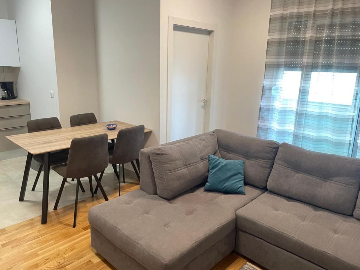 Apartment Diana Zara Parking Free Екстериор снимка