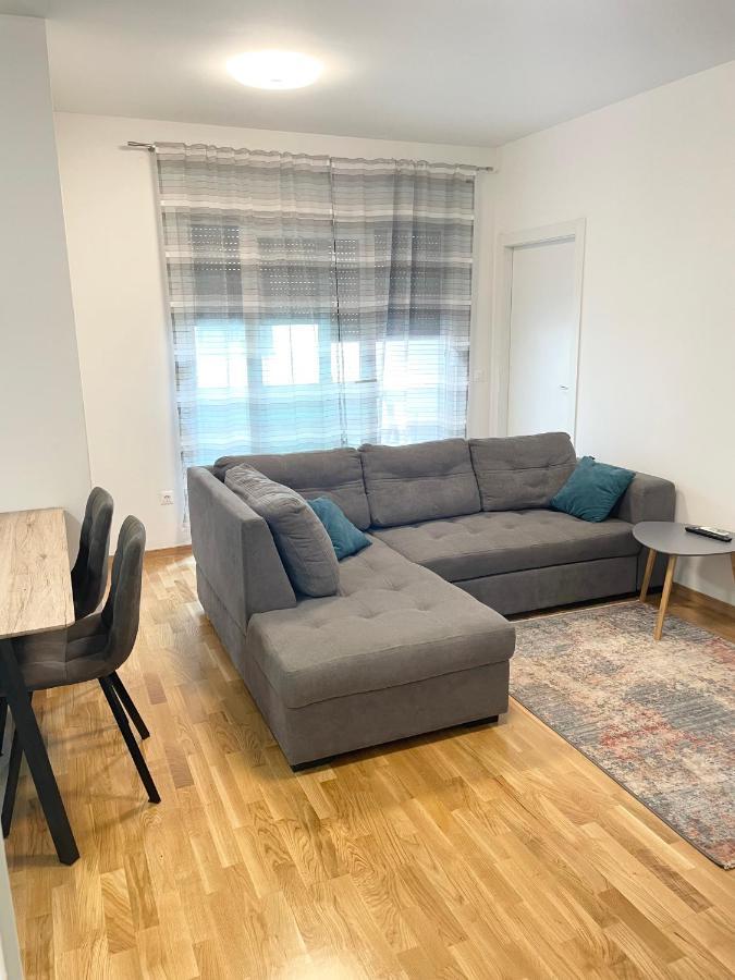 Apartment Diana Zara Parking Free Екстериор снимка