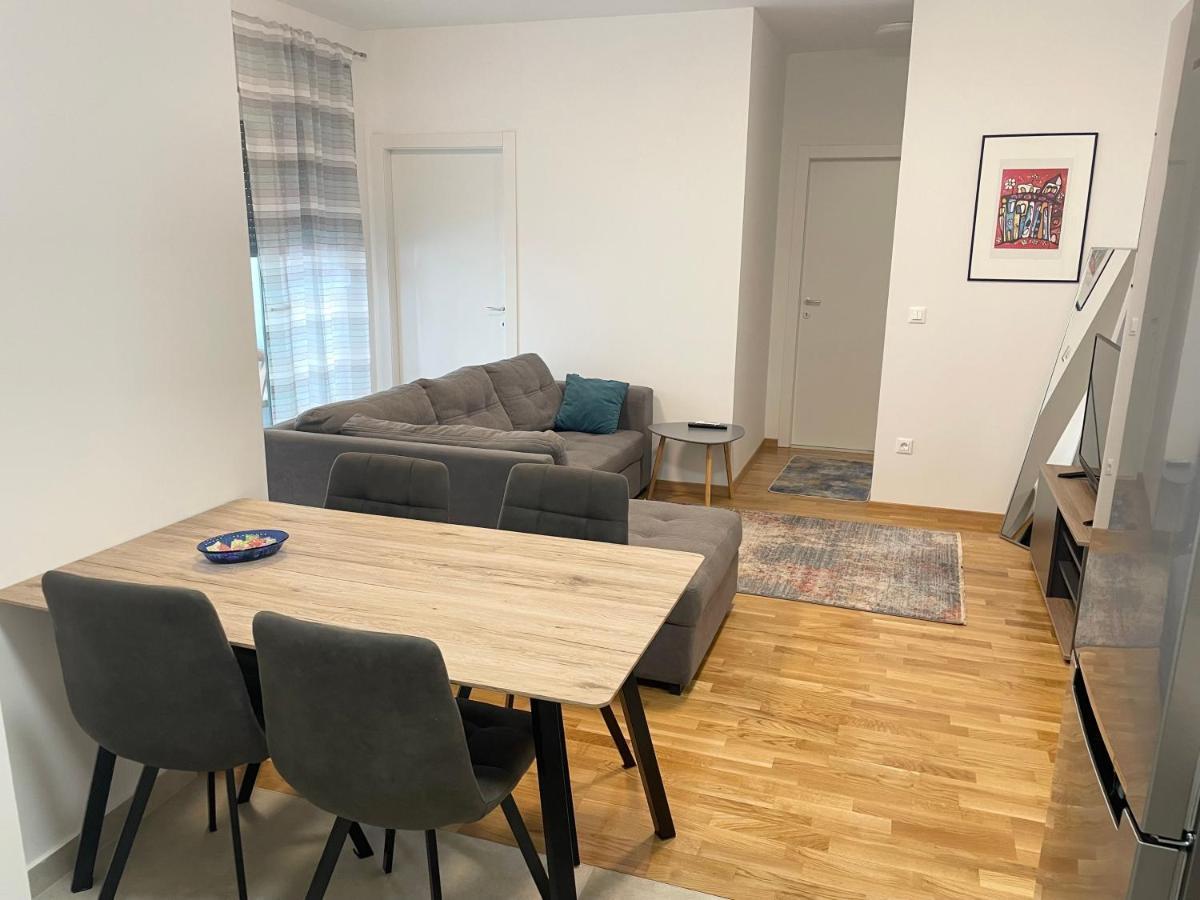 Apartment Diana Zara Parking Free Екстериор снимка