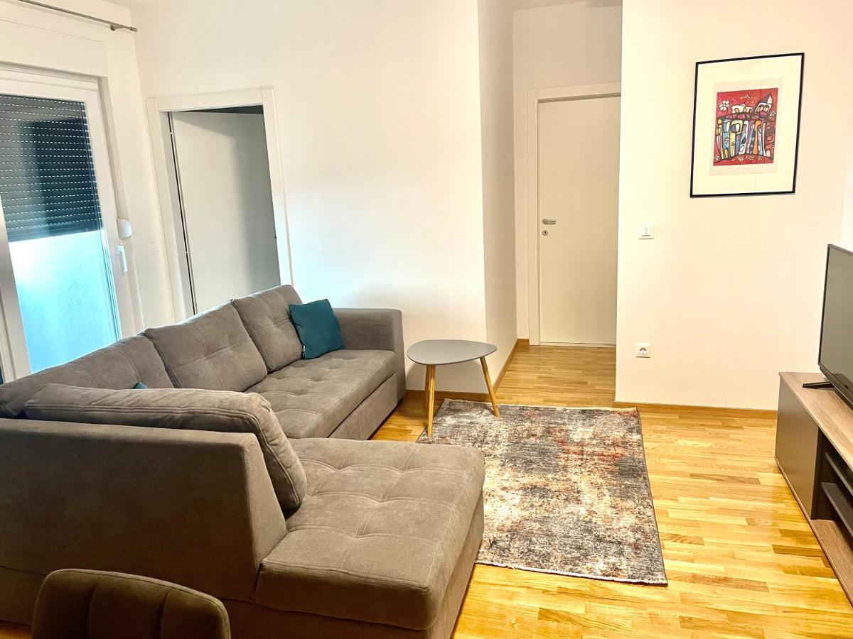 Apartment Diana Zara Parking Free Екстериор снимка