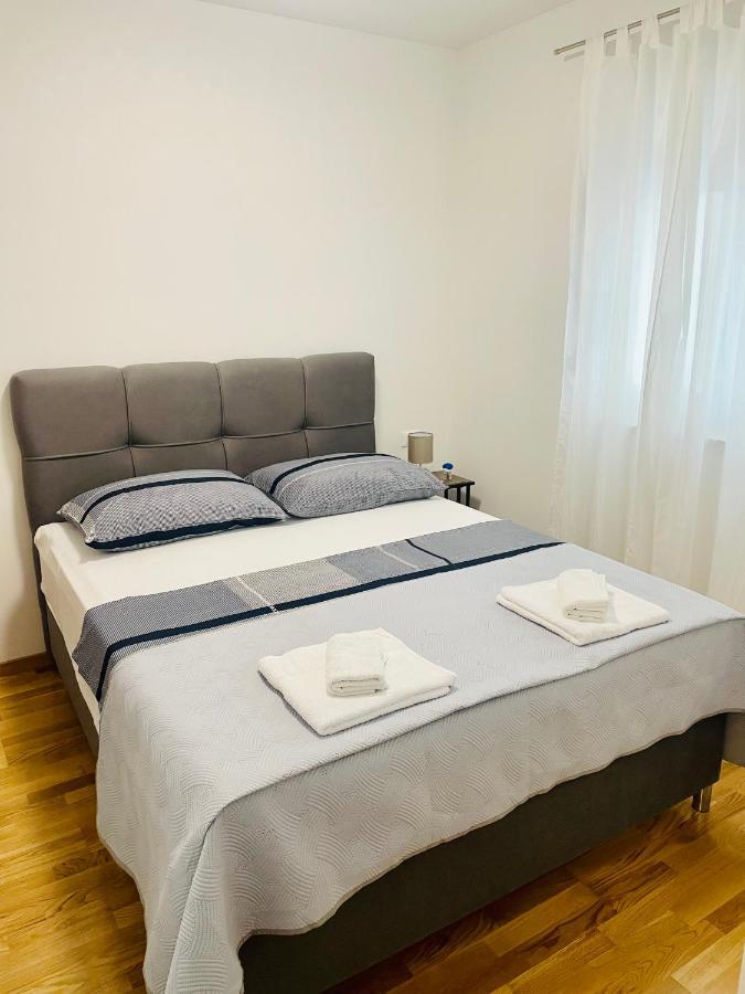 Apartment Diana Zara Parking Free Екстериор снимка